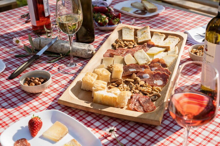 Abruzzo: Country Picnic in an Olive Grove at a Winery - The People Who Lead the Visit