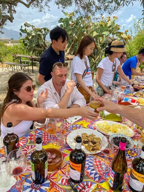 Alcamo: Natural Wine & Olive Oil Tasting - Sicily - The family welcome and the character of the visit