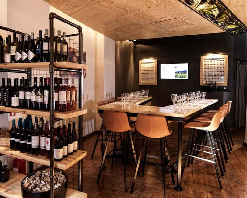Athens: Acropolis Wine Tasting with Cheese and Olives - Learning to taste without the usual fuss