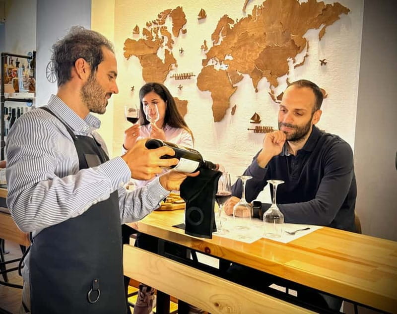 Athens: Acropolis Wine Tasting with Cheese and Olives - The guides and the small-group mood
