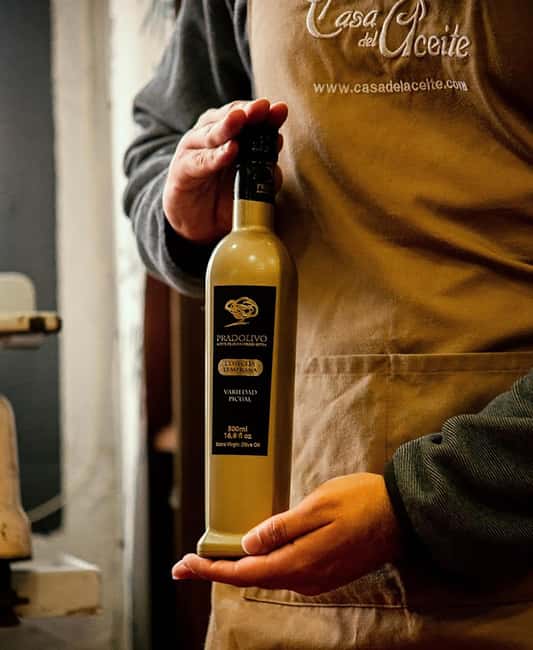 Baeza: Olive Oil Tasting Experience - Three oils, one tasting glass