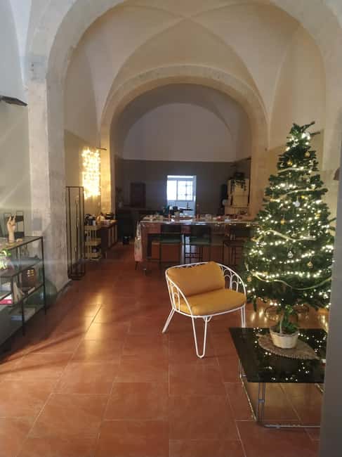 Bari: narrated extra virgin olive oil tasting with aperitif - Tasting three Apulian oils by the glass