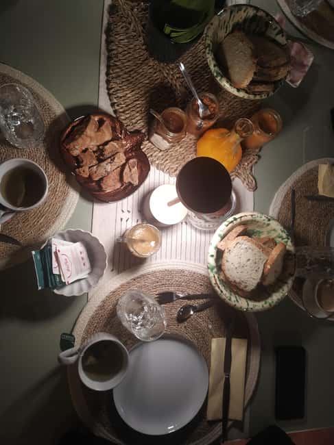 Bari: narrated extra virgin olive oil tasting with aperitif - Entering the private gastronomic lounge in central Bari