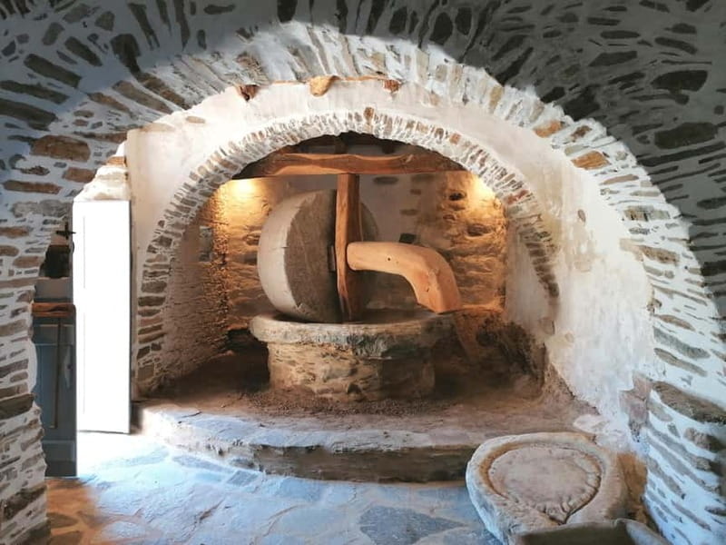 Classical guitar concert in a historic olive press - Who will enjoy this most