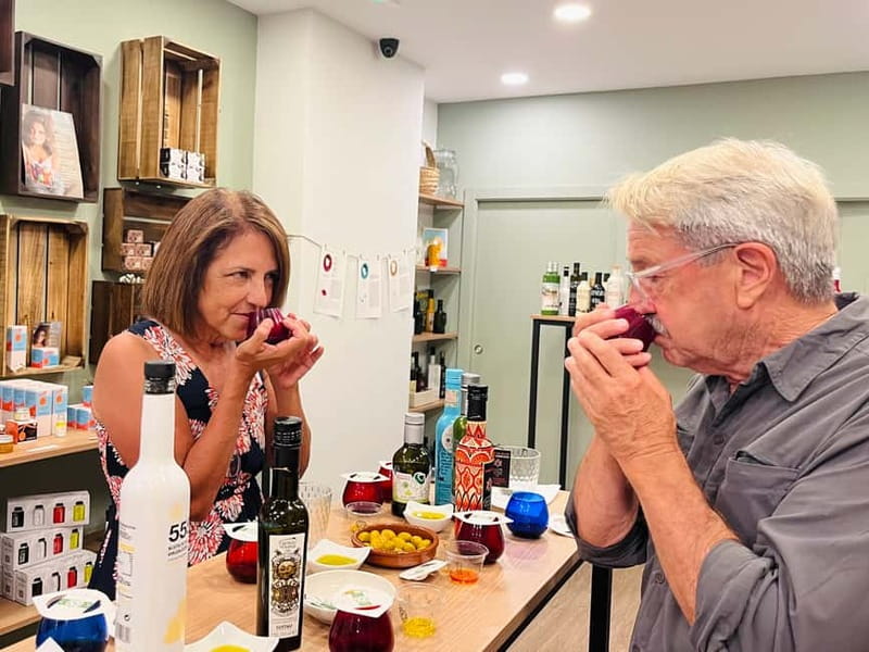 Córdoba: Olive Oil Tasting Experience - Learning how to taste oil with your senses
