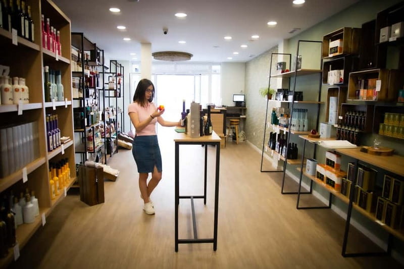 Córdoba: Olive Oil Tasting Experience - The cocoa and olive oil dessert
