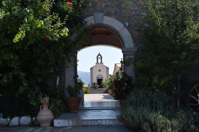 Crete in a Day: Knossos, Soap Workshops, Olive Oil & Wine Tasting - Private transport and the pace of the day