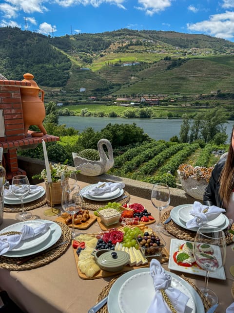 Douro Valley: Olive Oil & Wine Tour with Boat & Lunch - Olive oil, organic wine, and local production