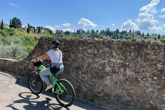 E-bike 2.5 hour Florence & Tuscany With Fresh Olive Oil and Bread - Starting at Porta Romana