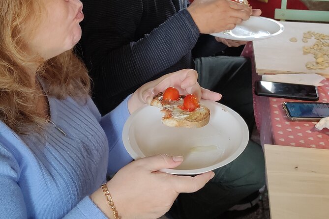 extravirgin olive oil tasting,the story of a farm - A small group makes the meal more personal