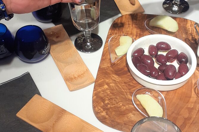 Flavors of Greece: Olive Oil and Wine Tasting Tour in Athens - A food lesson in the heart of Kolonaki