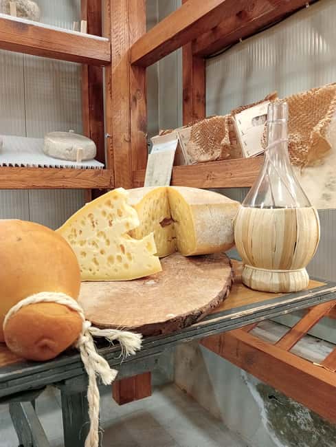 Florence: The secret of wine, cheese and olive oil at a farm - Ten wines with Leonardo’s guidance