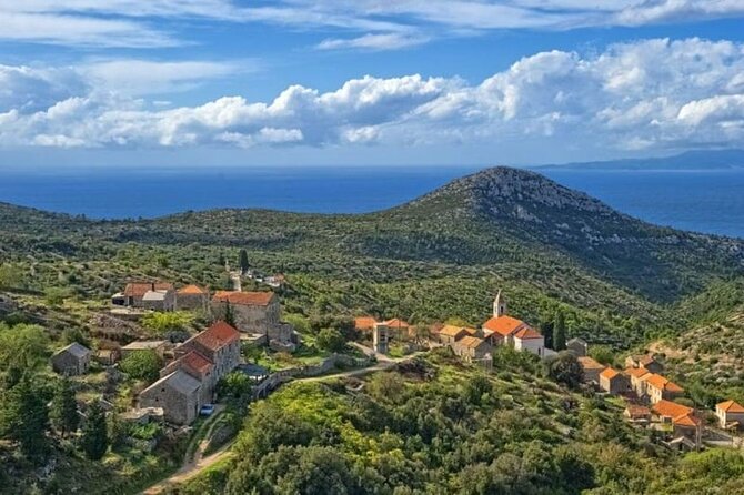 Hvar: Island tour with Wine and Olive Oil Tasting - Climbing to Napoleon Fortress