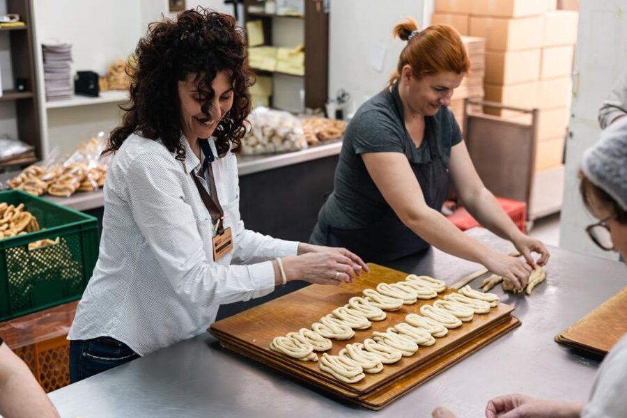 Kalamata: Food tour and Olive Oil Tasting with Light Lunch - Starting in Kalamata’s central square