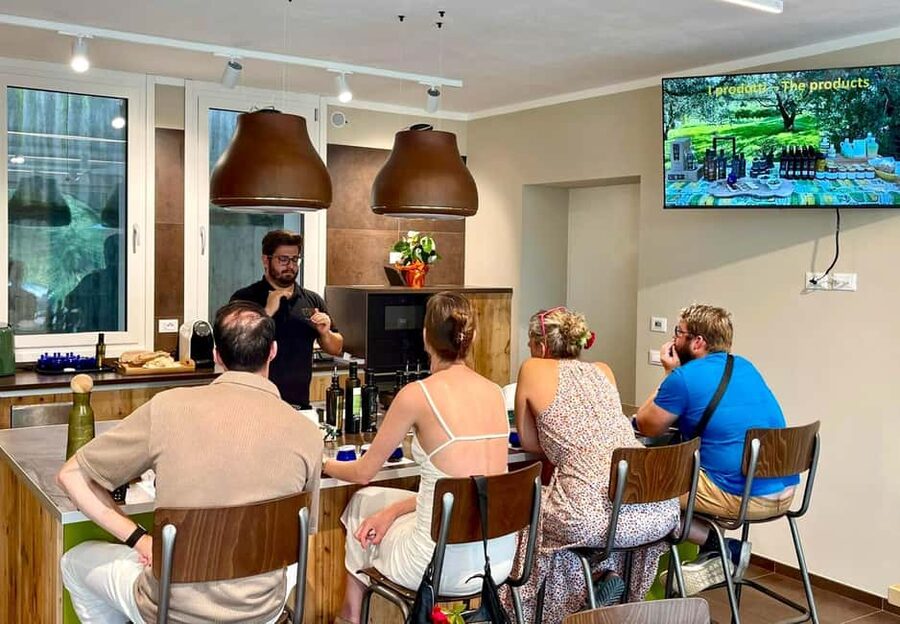 Lake Garda: Tour with 4 Olive Oil Tasting & Local Food - Why Garda DOP and the other selections matter