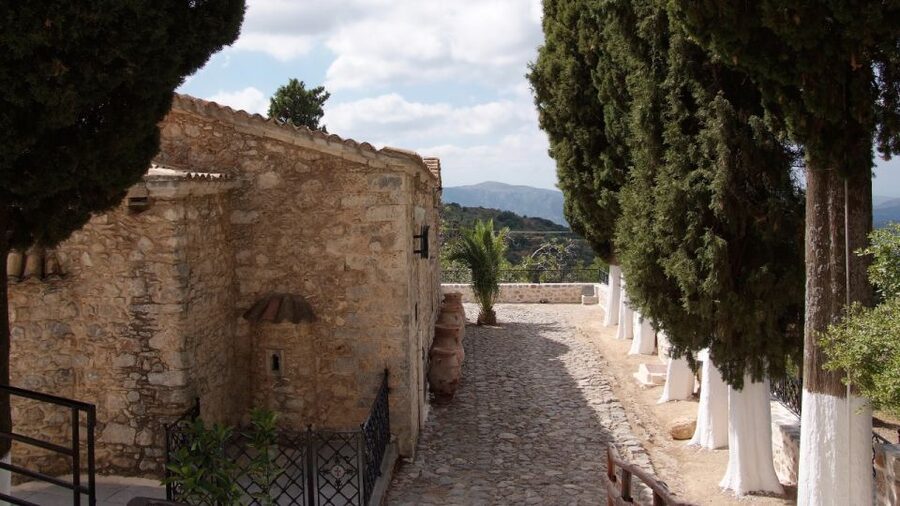 Lassithi, Zeus Cave, Olive Mill Farm & Knossos Combo Tour - Knossos is the payoff, but do not expect a slow visit