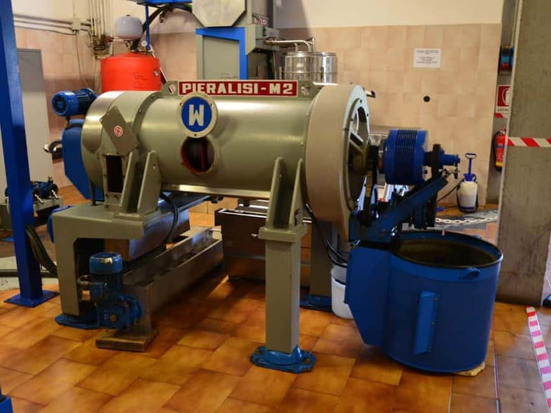Olive Mill Tour with Oil and Food Tasting in Chianciano - The shop and what you can take home