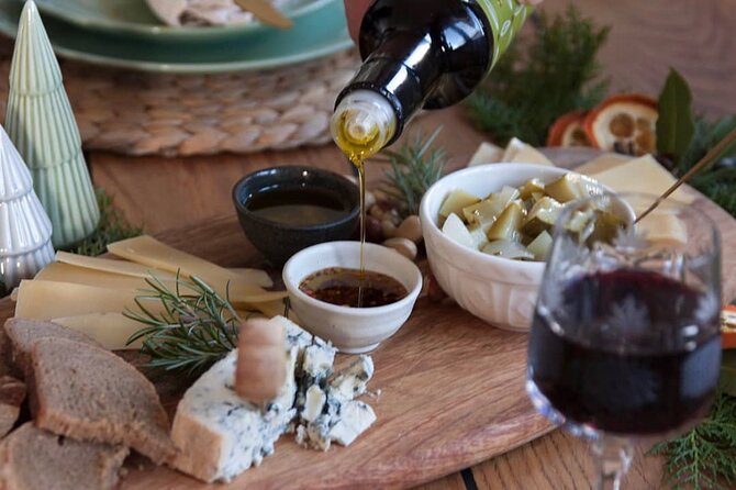 Olive Oil, Cheese, and Wine Tasting with Local Expert - Why the small-group format matters