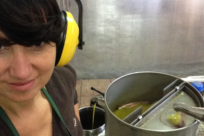 Olive Oil Mill experience and tasting in Salento with Guide - Learning to taste oil like a professional