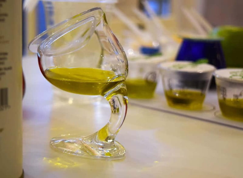 Olive oil tasting & food pairing in Thessaloniki - Why Greek olive oil deserves a closer look
