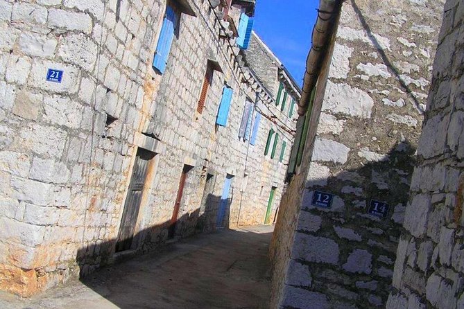 Olive Oil Tour of Solta Island with Lunch - Who should book this Šolta experience?