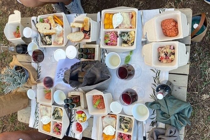 Picnic among the Olive Trees and Tasting of Oil and Local Flavors - What Arrives in the Picnic Basket