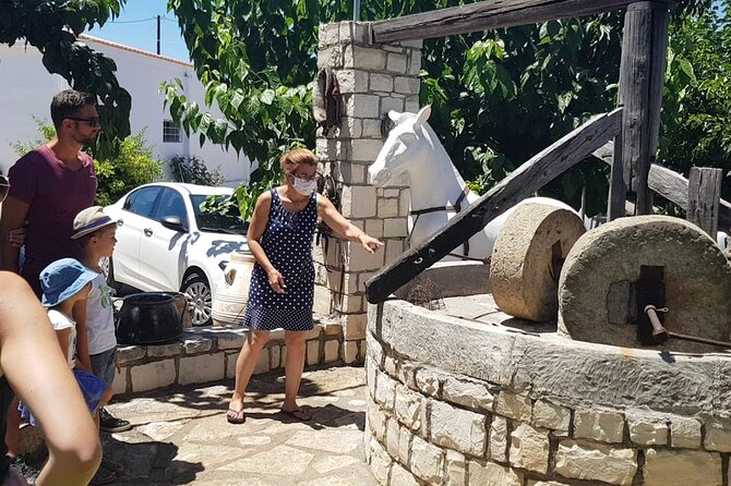 Pottery - Honey & Olive Oil experience - How the private transport changes the day