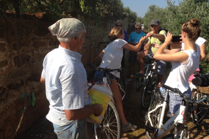 Private Bike Tour with Olive Oil Tasting - What the guide adds to the ride