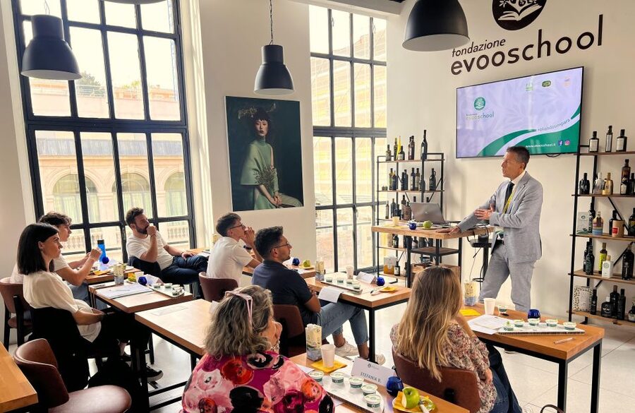 Rome: Masterclass Extra Virgin Olive Oil & Table Olives - The First Lesson: Where Olive Oil Comes From