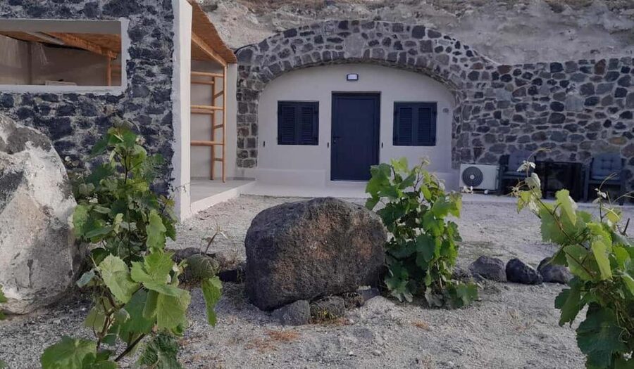 Santorini: Private Olive Oil tasting & Liqueur experience - Volcano view or Oia sunset