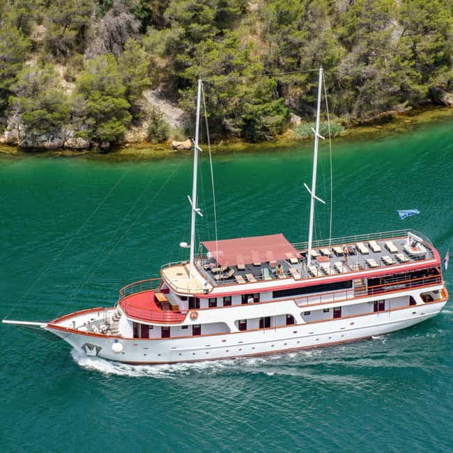 Šibenik or Zadar: Krka falls, olive mill, oil & wine tasting - Skradin, a medieval town with time for a swim