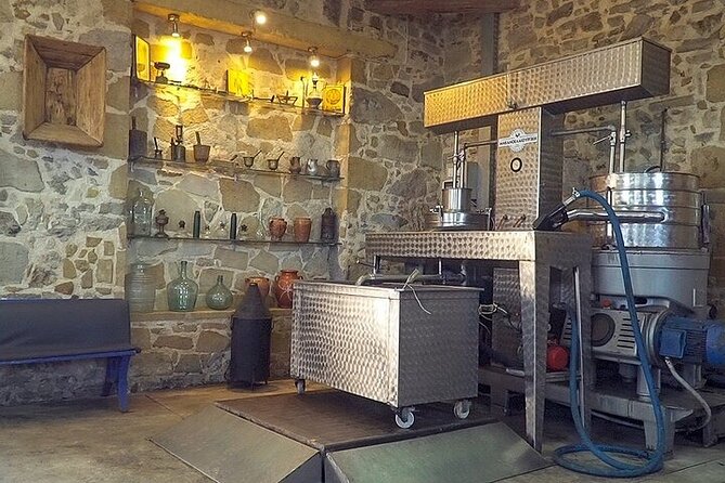 Small-Group Honey & Extra Virgin Olive Oil Tasting Tour in Crete - A family business with a story reaching to 1920