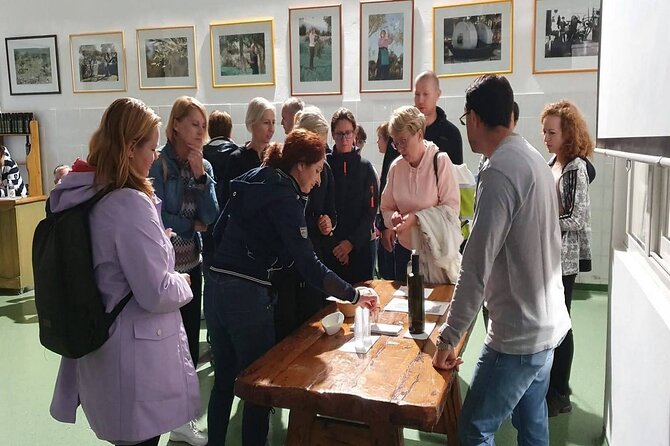 Small-Group Olive Oil Tour in Cres with Tasting - The final tasting at Nono Frane