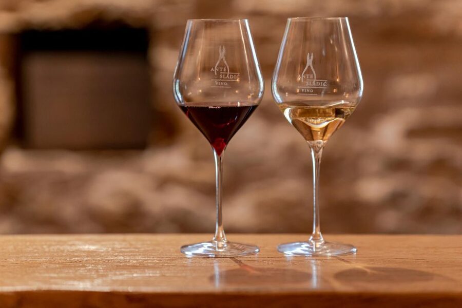 Split: Krka Waterfalls With Boat Cruise, Wine and Olive Oil - Arriving at Skradin and taking the river boat