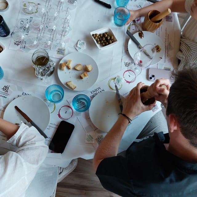 Tasting of sicilian olive oils and specialties - What the farming story adds to the tasting