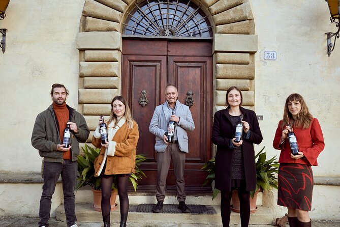 Tour through the vineyards and wine and olive oil tasting in Tuscany - The winery visit and Villa La Ripa story