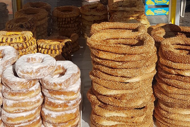 Traditional breakfast in markets with olive oil and honey tasting - The small group changes the feel of the morning