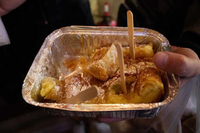 Traditional breakfast in markets with olive oil and honey tasting - Who will enjoy this food experience most