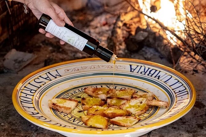 Umbria: Guided tour to Traditional Olive Oil Mill and Tasting - Seeing how Umbrian olive oil is made