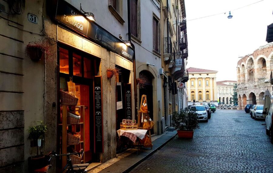 Verona centro: Olive Oil Tasting Experience - Three oils, several ways to taste them