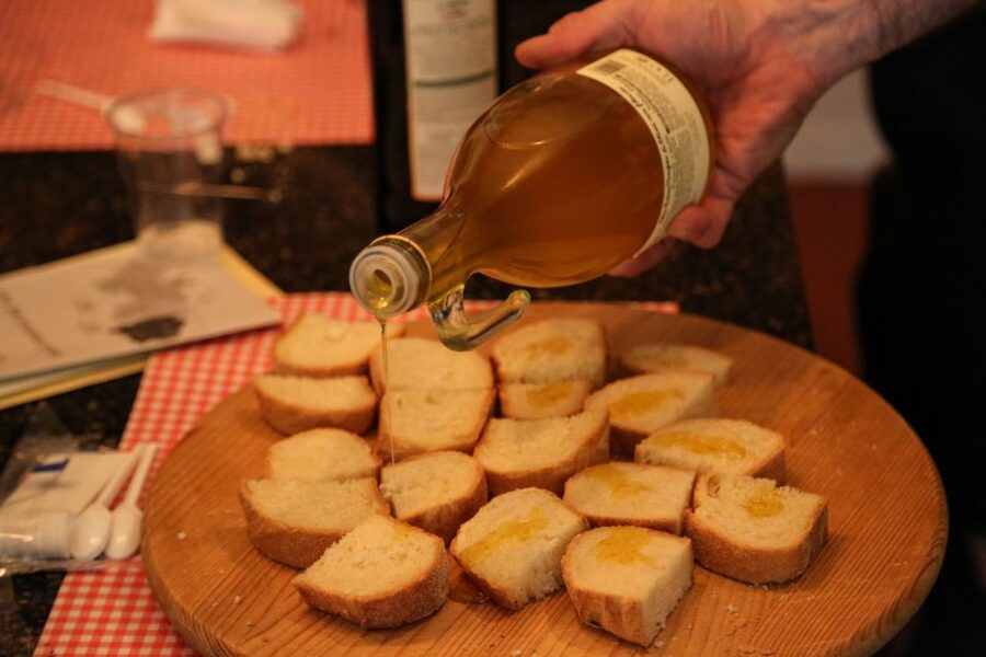 Verona centro: Olive Oil Tasting Experience - Learning what extra virgin really means